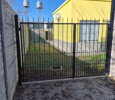 Gowland House | Casa Amarilla