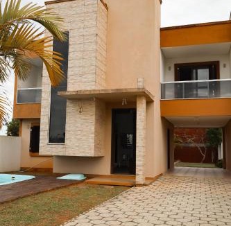 Torres House | Casa com Piscina a 3 quadras do mar em Torres para 8 pessoas