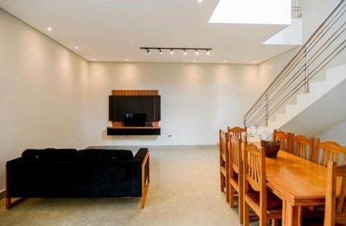 Franca House | Casa com Piscina Aquecida Churrasqueira e Hidro