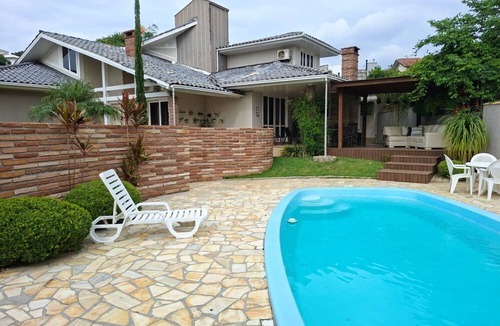 Pinheirinho House | Casa com piscina, churrasq e Wi-Fi em Criciúma/SC