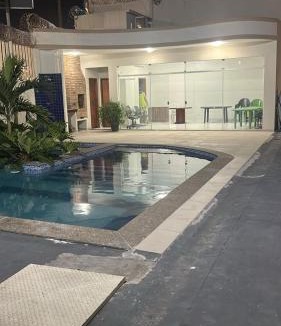 Jarderlandia House | Casa com Piscina e quartos amplos