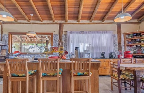 Veloso House | Casa com Piscina e Vista para o Mar em Ilhabela