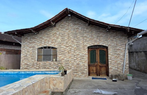 Jardim Praia Grande House | Casa com pisicna in Mongaguá
