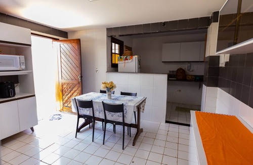 Vilas do Atlantico House | Casa com Wi-Fi, Piscina e Garagem a 550m da Praia