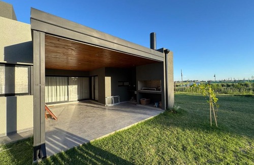 Funes House | Casa con Pileta, Parrilla y Jardín en Rosario, Funes, Santa Fe