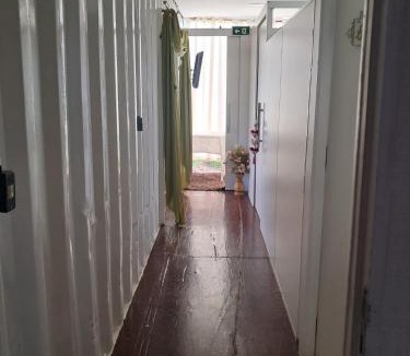 Harmonia House | Casa contêiner na beira do rio