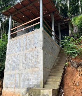 Paraty House | Casa container verde com vista para as montanhas próximo a Trindade