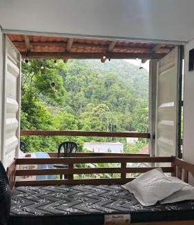 Paraty House | Casa container verde com vista para as montanhas próximo a Trindade