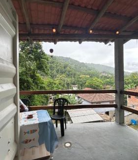 Paraty House | Casa container verde com vista para as montanhas próximo a Trindade