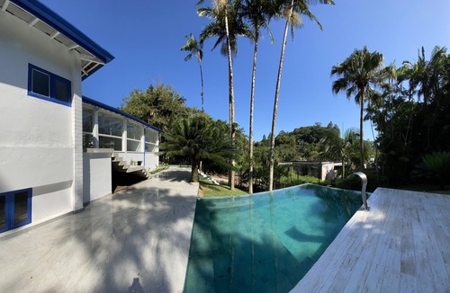 Maresias House | Casa da Mata (Maresias beachfront condominium)