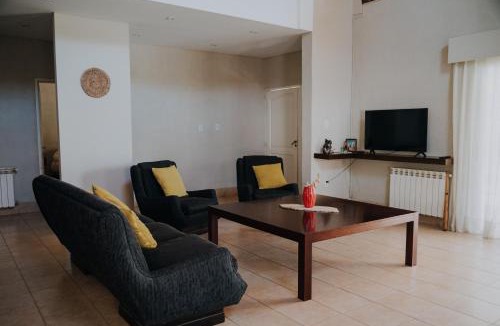 Vistalba Villa | Casa de Campo:4 Habitaciones con piscina y quincho
