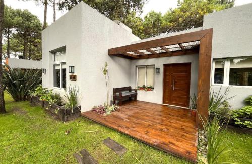 Pinamar House | Casa De Los Titanes I Ideal para Familias - Ayres del Bosque Alojamientos