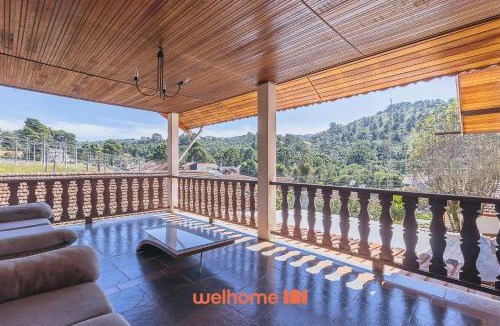Vila Albertina House | Casa em Campos do Jordão com Varanda e Lareira