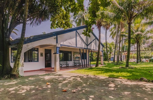 Praia das Palmeiras House | Casa em Caraguatatuba com piscina a 200m da praia
