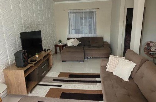 Araruama House | Casa em condomínio com piscina e ampla área de lazer em Araruama