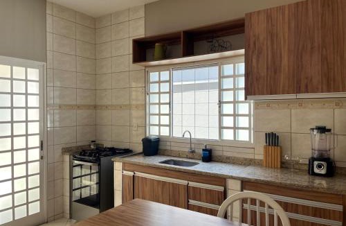 Lorena House | Casa em Lorena perto de Aparecida e Canção Nova