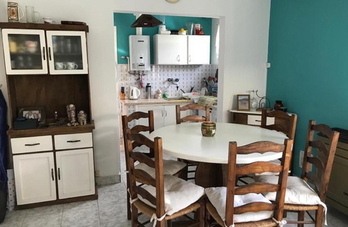 Monte Hermoso House | Casa Emilio - Casa Centrica con Cochera Descubierta