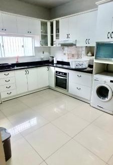 Ciudad Del Este House | Casa familiar completa con patio grande y estacionamiento en zona tranquila