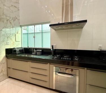 Plano Diretor Sul House | Casa Luxo, 3 Qt, Piscina, 2 Vaga, e Área Gourmet
