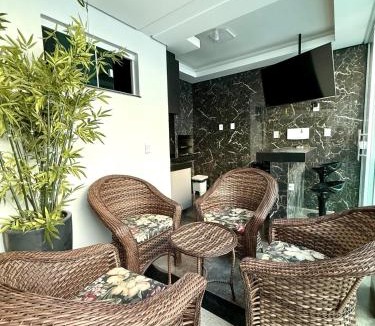 Plano Diretor Sul House | Casa Luxo, 3 Qt, Piscina, 2 Vaga, e Área Gourmet