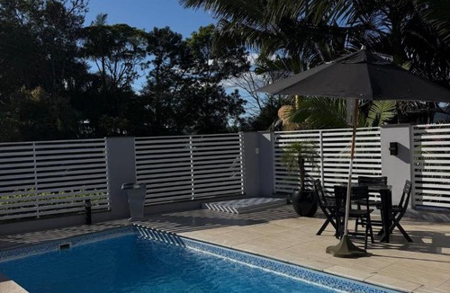 Vieira House | Casa moderna com piscina 3 quartos e área de festa