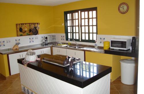 Pedra Bela House | Casa na FAZENDA para até 35 hóspedes, 10 suítes, PISCINA, churrasqueira, internet 400MB, PESCA, cavalos e vaca de LEITE