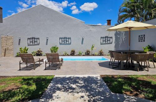 Alvorada House | Casa Ninhal, super central, nova e espaçosa.