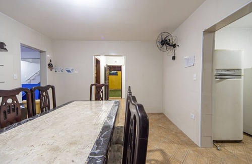 Indaia House | Casa para 15 com Churrasqueira e Ar a 35m da Praia