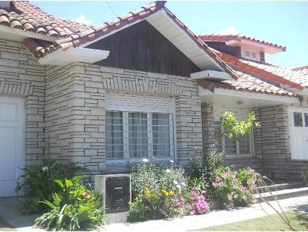 Punta Mogotes House | Casa Punta Mogotes (una cuadra playa)