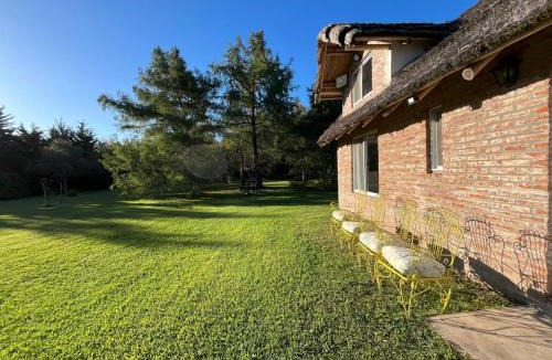 Capilla del Senor House | Casa quinta con enorme parque, parrilla, hogar, piscina a 1 hora de CABA