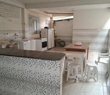 Guriri House | Casa simples em Guriri perto da praia e do centro