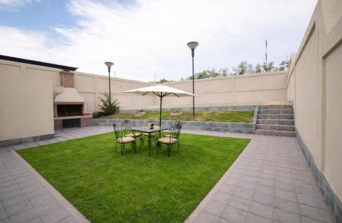 Guaymallen House | Casa Syrah piscina privada, parrilla y mesa de pool