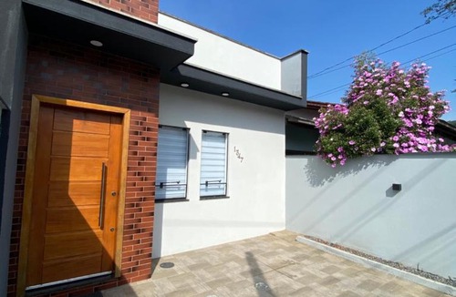 Iririu House | Casa térrea ampla, perfeita para a sua hospedagem
