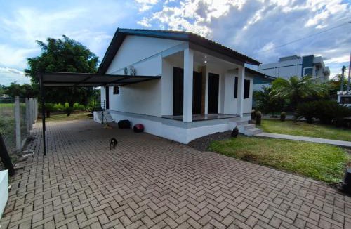 Encantado House | Casa térrea, cercada, na cidade do Cristo