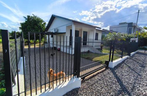 Encantado House | Casa térrea, cercada, na cidade do Cristo