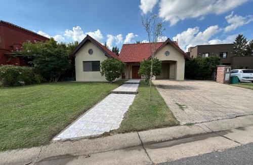Benavidez Villa | Casa Tenaglia San Agustin 56