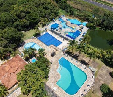 Caldas Novas Resort | casa10 pessoas temporada caldas nova com 3 quartos Condomínio Village muito área verde,piscinas, sauna