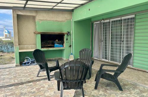 Comuna Estancia Vieja House | Casita verde