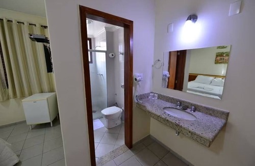 Caratinga Hotel | Central Caratinga Stay | Onsite Pool & Parking | 4.7 Mi to Caratinga Airport