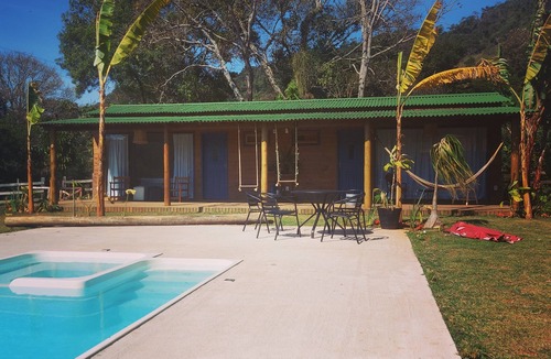 Piracaia Ski Chalet | Chalé Arara - Guest House na Roça Muito Conforto com a Experiência da Roça
