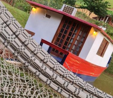 Sao Jose dos Campos Boat Rental | Chalé Barco Recanto Buscapé SFX