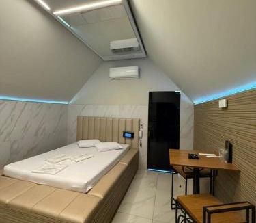 Uberaba Hotel | Chalé Gênus Motel - Chalé Fotos Reais - Temos ponto de recarga para carros elétricos
