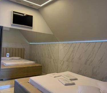 Uberaba Hotel | Chalé Gênus Motel - Chalé Fotos Reais - Temos ponto de recarga para carros elétricos