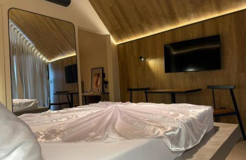 Uberaba Hotel | Chalé Prime Gênus Motel - Fotos Reais - Temos ponto de recarga para carros elétricos