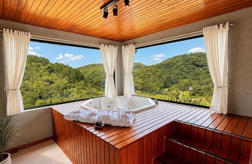 Blumenau Cabin | Chalés Aframe com café da manhã artesanal, 39km de Pomerode, Hidromassagem privativa, silenciosos em meio a natureza, lagoa para pesca esportiva