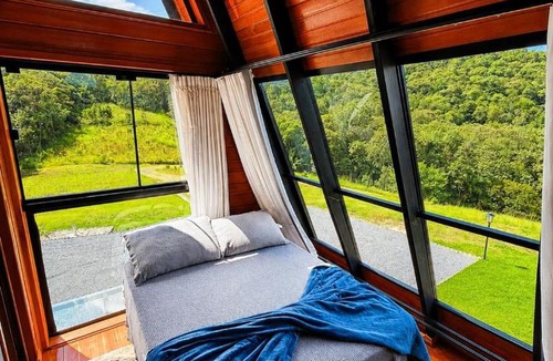 Blumenau Cabin | Chalés Aframe com café da manhã artesanal, 39km de Pomerode, Hidromassagem privativa, silenciosos em meio a natureza, lagoa para pesca esportiva