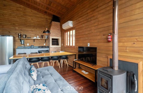 Anitapolis Ski Chalet | Chalet w/fireplace, jacuzzi and great view VST027