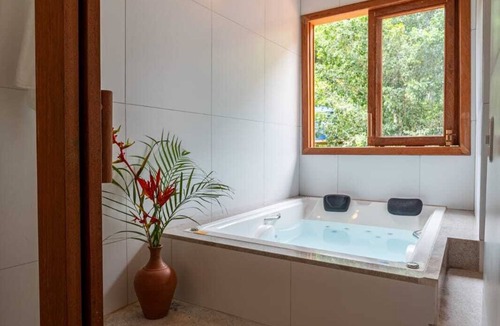 Trancoso House | Charming Bungalow Xibas Trancoso - Romantic Retreat with Hot Tub, Rustic Charm