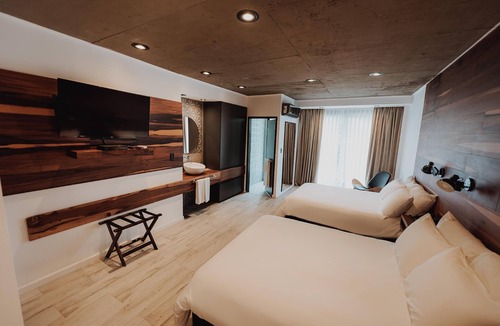 Rio Cuarto Hotel | Charming City View Unit | Hot Tub, Sauna & 2 Pools | 0.4 Mi to Asian Art Center