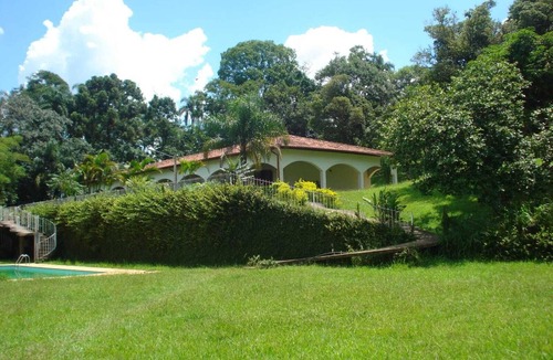 Mairinque Cottage | Charming place, with a cozy single-story house.